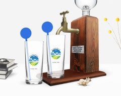 Kişiye Özel Renkli Baskılı Sakarya Tasarımlı Turistik İkili Vodka Bardağı ve Ahşap Vodka Standı Hediye Seti-1