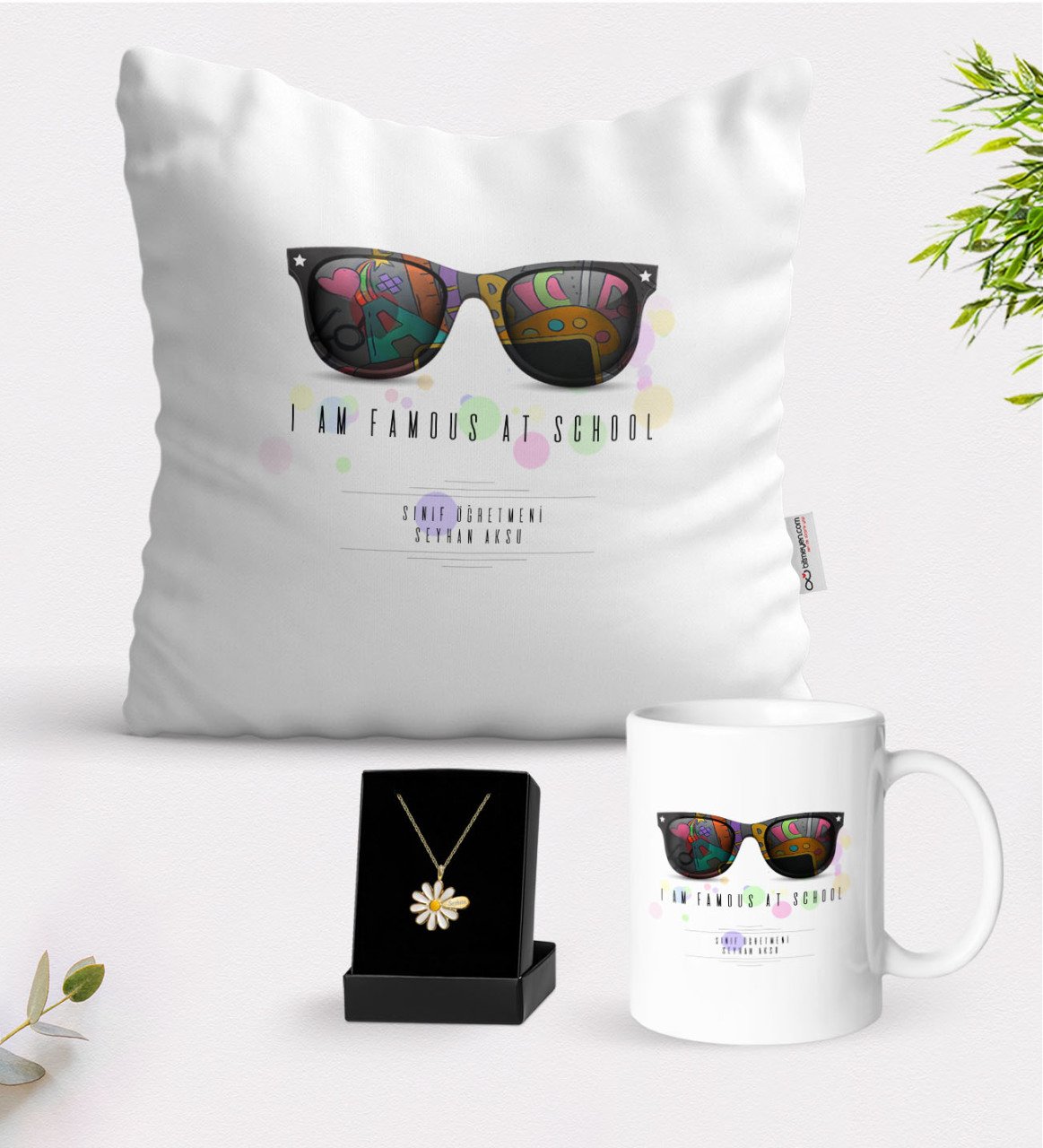 Kişiye Özel Okulda Ünlüyüm Beyaz Kupa Yastık ve İsimli Papatya Kolye Hediye Seti-1
