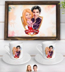 Kişiye Özel İsimli Sevgililer Karikatürlü Doğal Ahşap Tepsi ve 2’li Kahve Fincan Seti-2