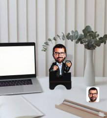 Kişiye Özel Erkek Karikatürlü Ahşap Biblo Telefon Standı-50