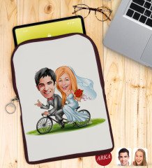 Kişiye Özel Evleniyoruz Karikatürlü Taşınabilir Koruyucu Tablet Kılıfı & Organizer Çanta - Bordo-3