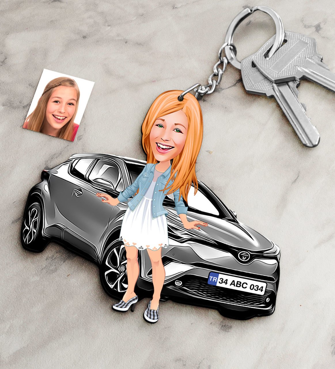 Kişiye Özel Bayan Toyota C-HR Figürlü Plakalı Ahşap Karikatür Anahtarlık