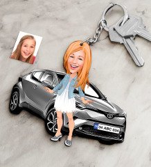 Kişiye Özel Bayan Toyota C-HR Figürlü Plakalı Ahşap Karikatür Anahtarlık