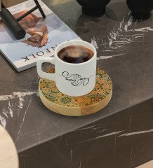 Kişiye Özel Retro Motif Tasarımlı Doğal Ahşap Tabaklı Türk Kahvesi Fincanı Model 11