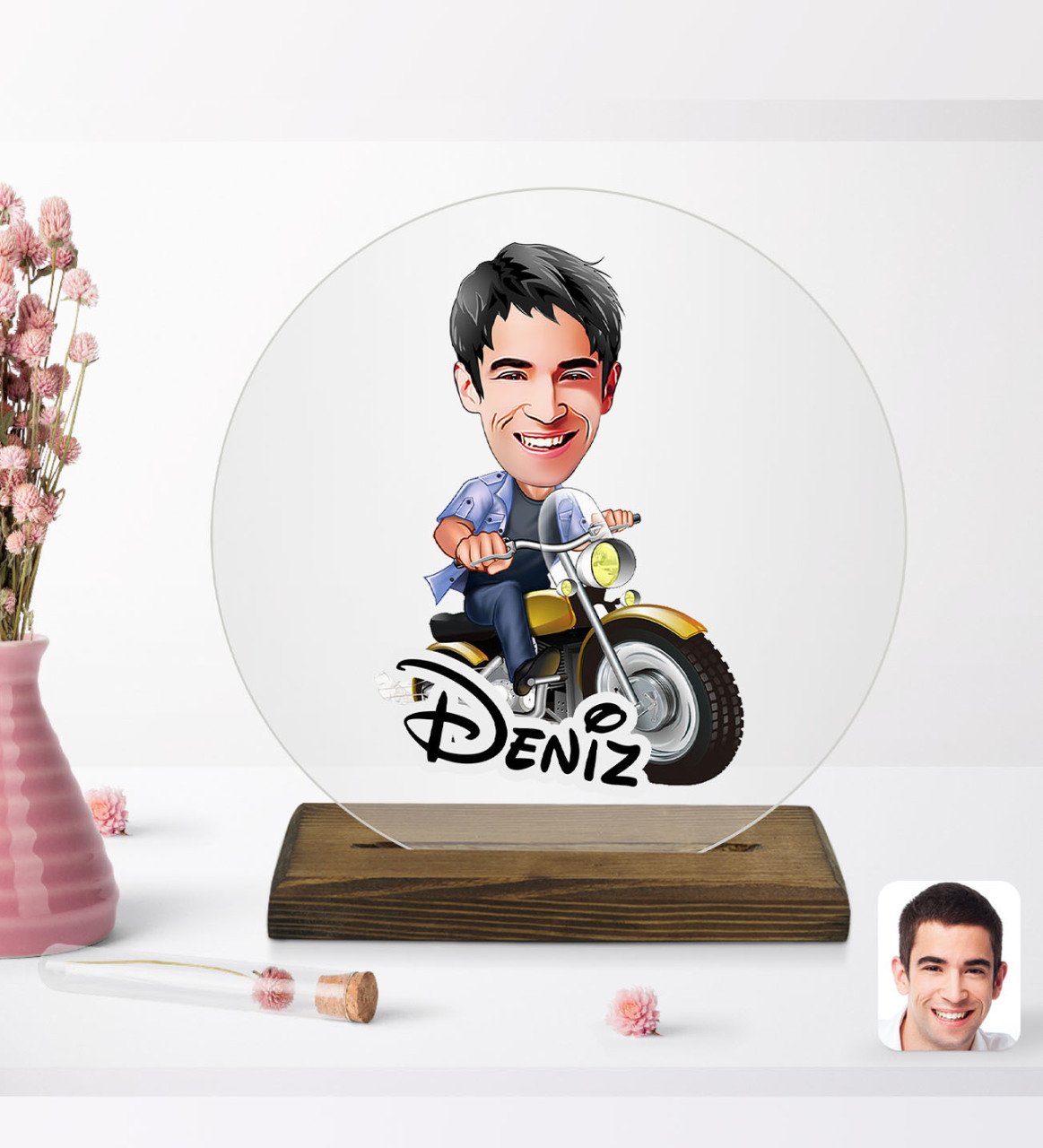 Kişiye Özel Erkek Motorcu Karikatürlü Yuvarlak Ahşap Standlı Biblo-1