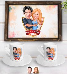 Kişiye Özel İsimli Sevgililer Karikatürlü Doğal Ahşap Tepsi ve 2’li Kahve Fincan Seti-14