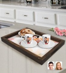 Kişiye Özel İsimli Sevgililer Karikatürlü Doğal Ahşap Tepsi ve 2’li Kahve Fincan Seti-15