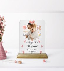 Kişiye Özel Fotoğraflı Hoşgeldin Bebek Tasarımlı Ahşap Standlı Çerçeve Pembe-3