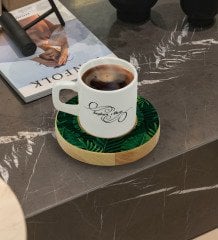 Kişiye Özel Yapraklar Tasarımlı Doğal Ahşap Tabaklı Türk Kahvesi Fincanı Model 10