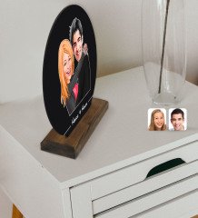 Kişiye Özel Sevgililer Karikatürlü Yuvarlak Ahşap Biblo-88