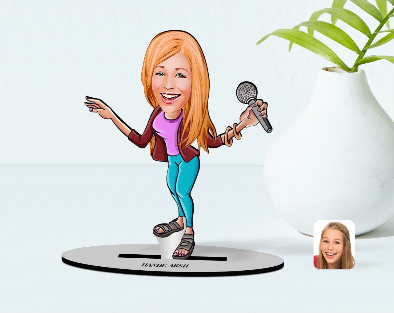 Kişiye Özel Şarkı Söyleyen Kız Karikatürlü Ahşap Biblo Model-1