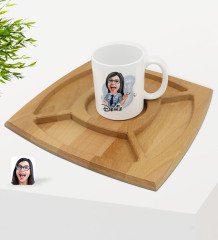 Kişiye Özel Kadın Polis Karikatürlü Beyaz Kupa ve Doğal Masif Ahşap 4 Bölmeli Sunum Tabağı Çerezlik Hediye Seti-1