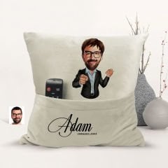 BK Gift Kişiye Özel Erkek Karikatür Tasarımlı Organizer Kumanda ve Atıştırmalık Cepli Sarı Kırlent Yastık-1 Arkadaşa Hediye, Cepli Yastık