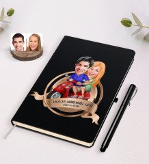 Kişiye Özel Yılın En Mükemmel Çifti Karikatürlü Siyah Defter ve Kalem Hediye Seti-10