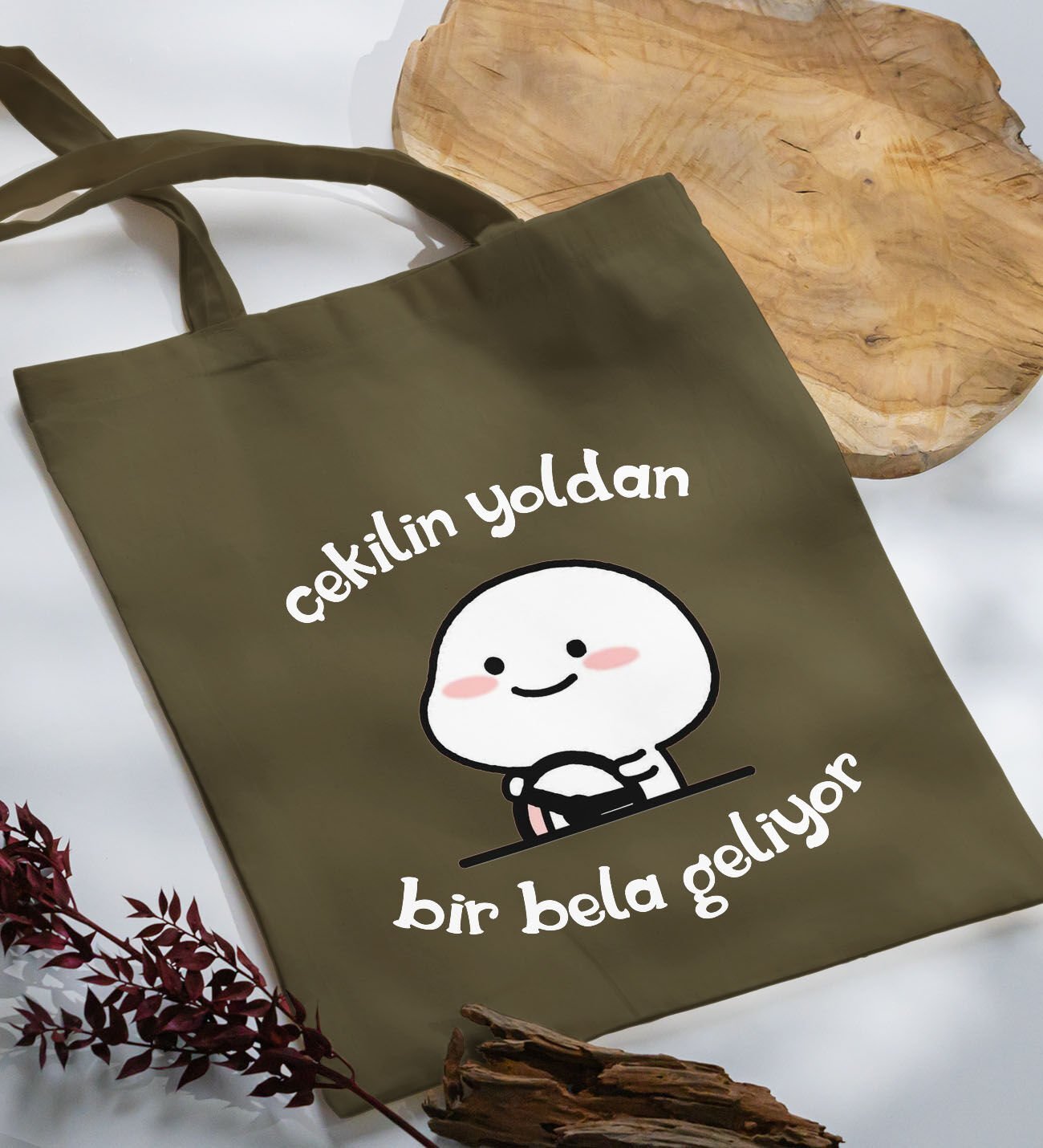 BK Gift Bir Bela Geliyor Tasarımlı-1 Haki Kumaş Bez Çanta, Baskılı Omuz Çantası, Alışveriş Çantası, Arkadaşa Hediye