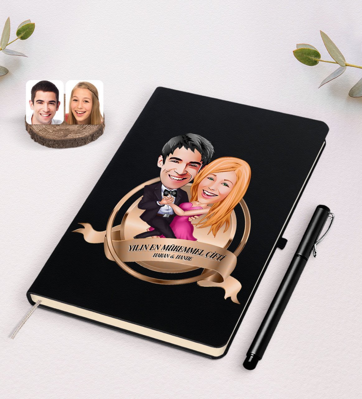 Kişiye Özel Yılın En Mükemmel Çifti Karikatürlü Siyah Defter ve Kalem Hediye Seti-13
