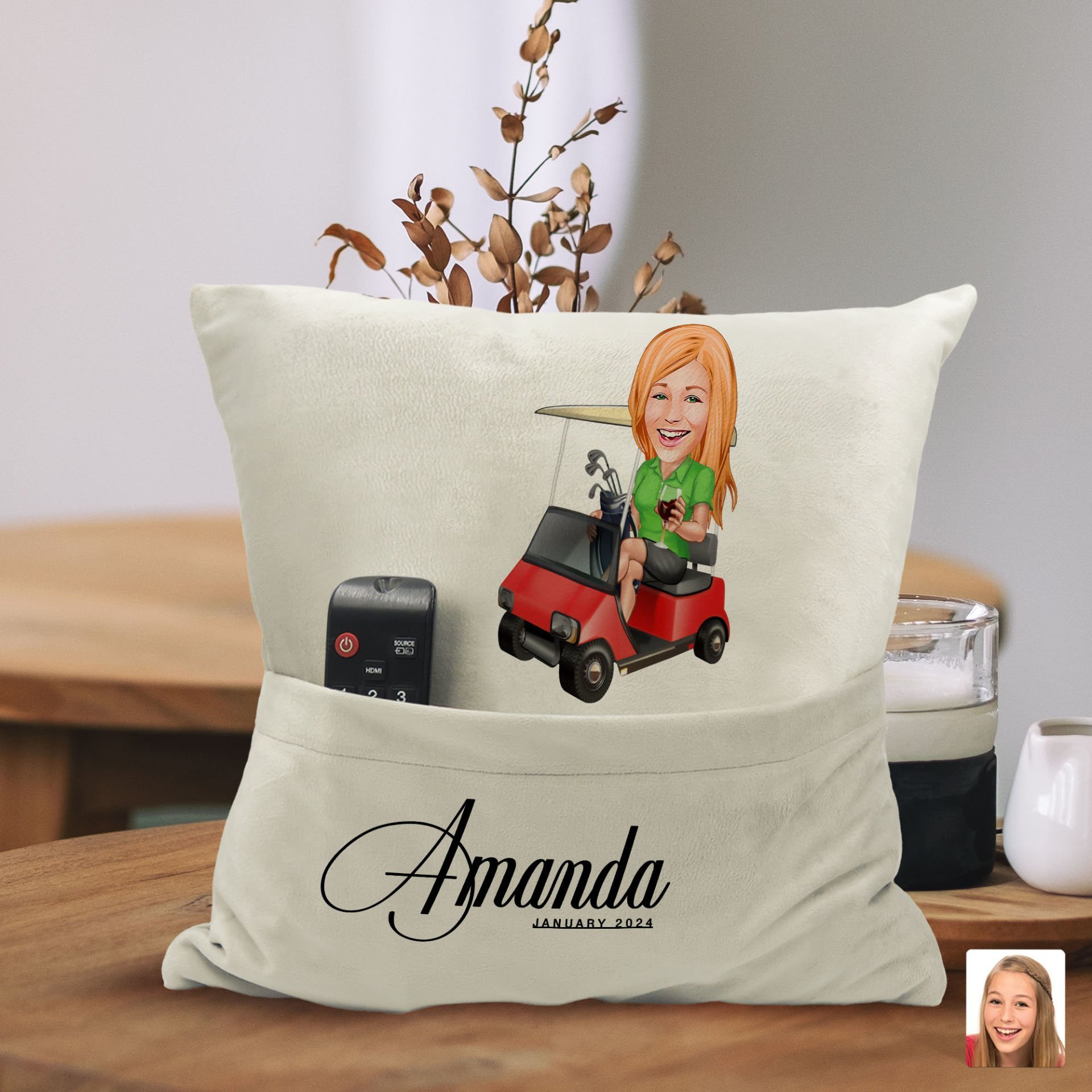 BK Gift Kişiye Özel Golf Oyuncusu Karikatür Tasarımlı Organizer Kumanda ve Atıştırmalık Cepli Sarı Kırlent Yastık-5 Arkadaşa Hediye, Cepli Yastık