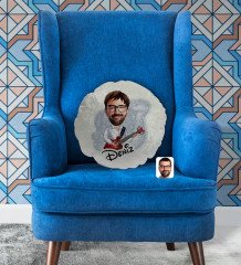 Kişiye Özel İsimli Erkek Gitarist Karikatürlü Yuvarlak Dekoratif Kırlent Yastık-2