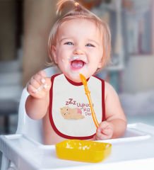 BK Kids Kişiye Özel Uykucu Kız Tasarımlı Kırmızı Bebek Mama Önlüğü-1