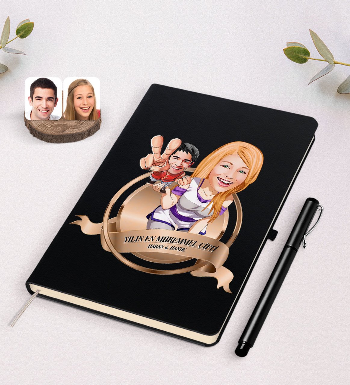 Kişiye Özel Yılın En Mükemmel Çifti Karikatürlü Siyah Defter ve Kalem Hediye Seti-30
