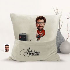 BK Gift Kişiye Özel Hokey Oyuncusu Karikatür Tasarımlı Organizer Kumanda ve Atıştırmalık Cepli Sarı Kırlent Yastık-1 Arkadaşa Hediye, Cepli Yastık
