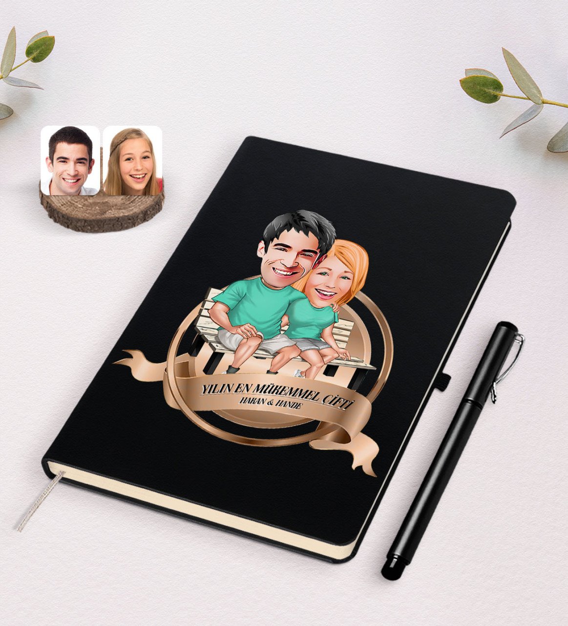 Kişiye Özel Yılın En Mükemmel Çifti Karikatürlü Siyah Defter ve Kalem Hediye Seti-55