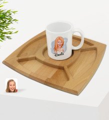 Kişiye Özel Kadın Karikatürlü Beyaz Kupa ve Doğal Masif Ahşap 4 Bölmeli Sunum Tabağı Çerezlik Hediye Seti-37