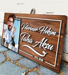 BK Gift Kişiye Özel Veteriner Hekim Karikatürlü Dekoratif Ahşap Tabela