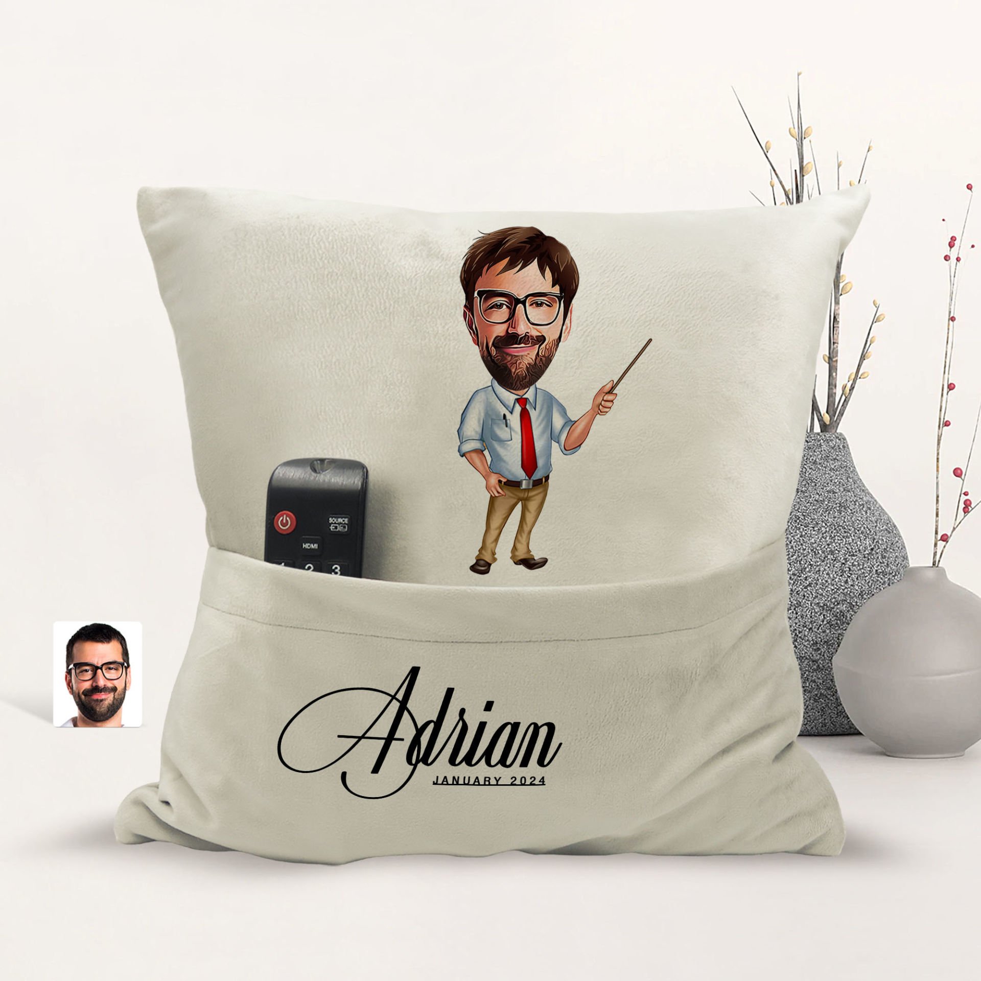 BK Gift Kişiye Özel Öğretmen Karikatür Tasarımlı Organizer Kumanda ve Atıştırmalık Cepli Sarı Kırlent Yastık-2 Arkadaşa Hediye, Cepli Yastık