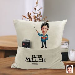 BK Gift Kişiye Özel Öğretmen Karikatür Tasarımlı Organizer Kumanda ve Atıştırmalık Cepli Sarı Kırlent Yastık-3 Arkadaşa Hediye, Cepli Yastık