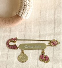 BK Kids Kişiye Özel İsimli Pembe Bebek Body Zıbın Kız Bebek Künyesi ve İğnesi Hediye Seti-16