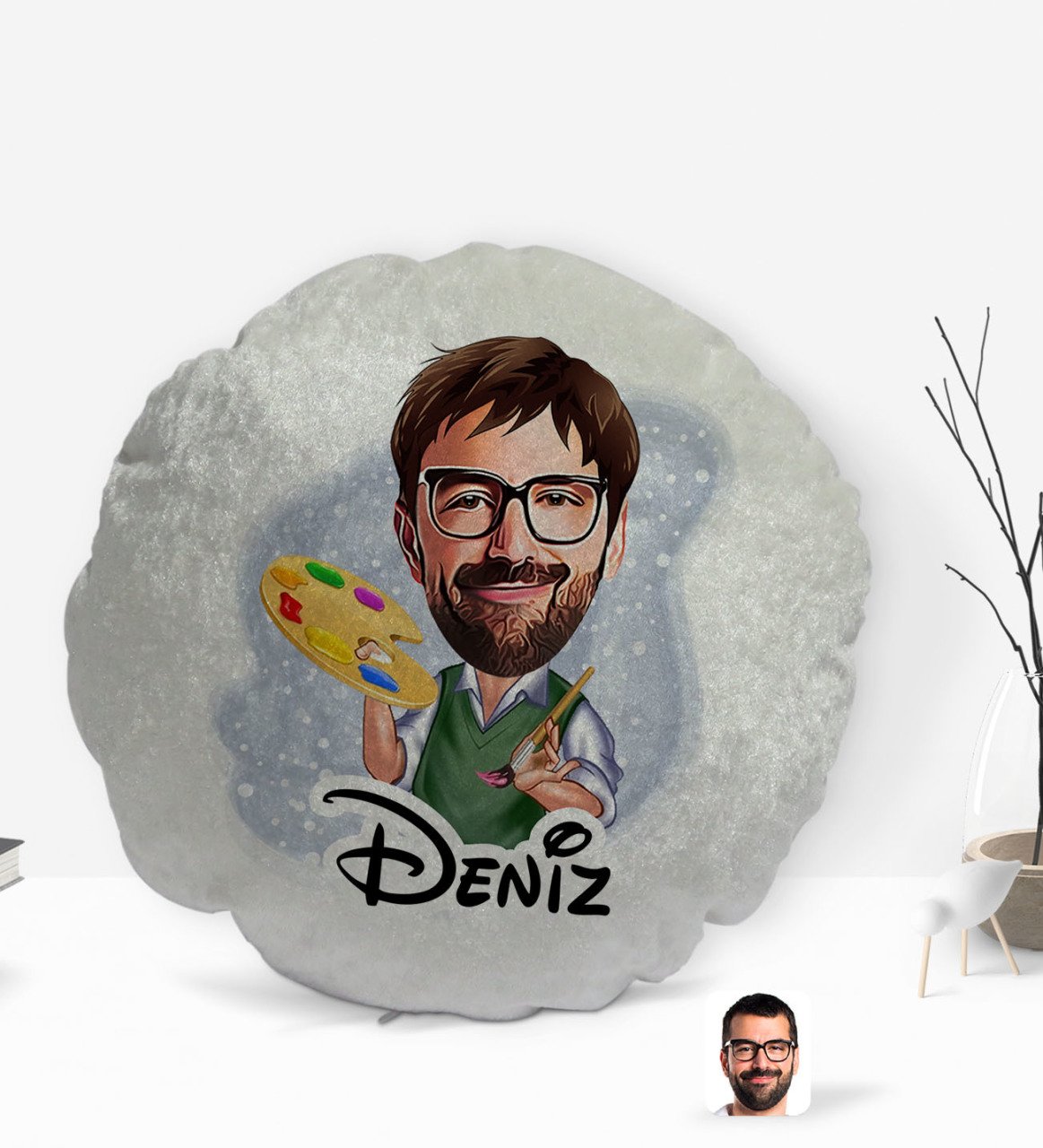 Kişiye Özel İsimli Erkek Ressam Karikatürlü Yuvarlak Dekoratif Kırlent Yastık-1