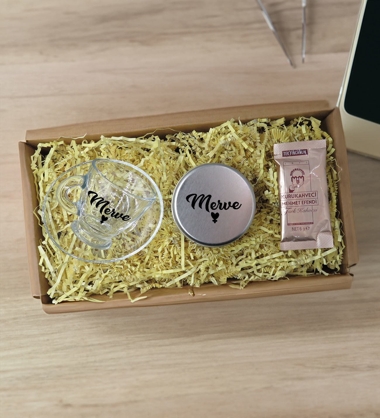 BK Gift Kişiye Özel İsimli DTF Cam Kahve Fincanı & Türk Kahvesi & Gümüş Metal Kutuda Kokulu Mum Hediye Seti-6, Arkadaşa Hediye, Sevgiliye Hediye, Doğum Günü Hediyesi