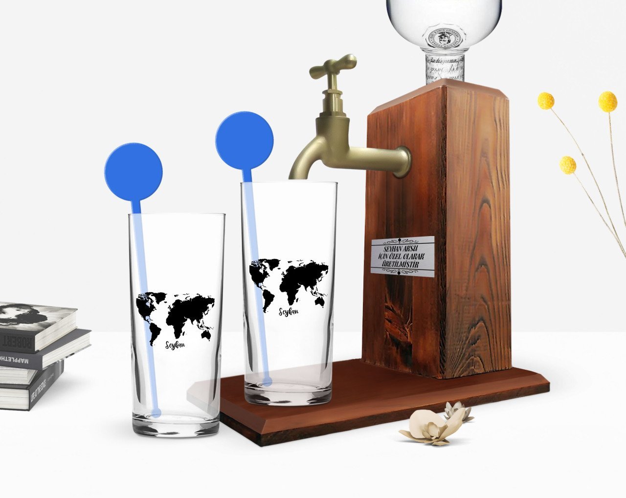 Kişiye Özel Renkli Baskılı Dünya Haritalı İkili Vodka Bardağı ve Ahşap Vodka Standı Hediye Seti-1