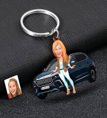 BK Gift Kişiye Özel Kadın TOGG Figürlü Plakalı Ahşap Karikatür Anahtarlık, TOGG Anahtarlık, TOGG, Araç Anahtarlık-1