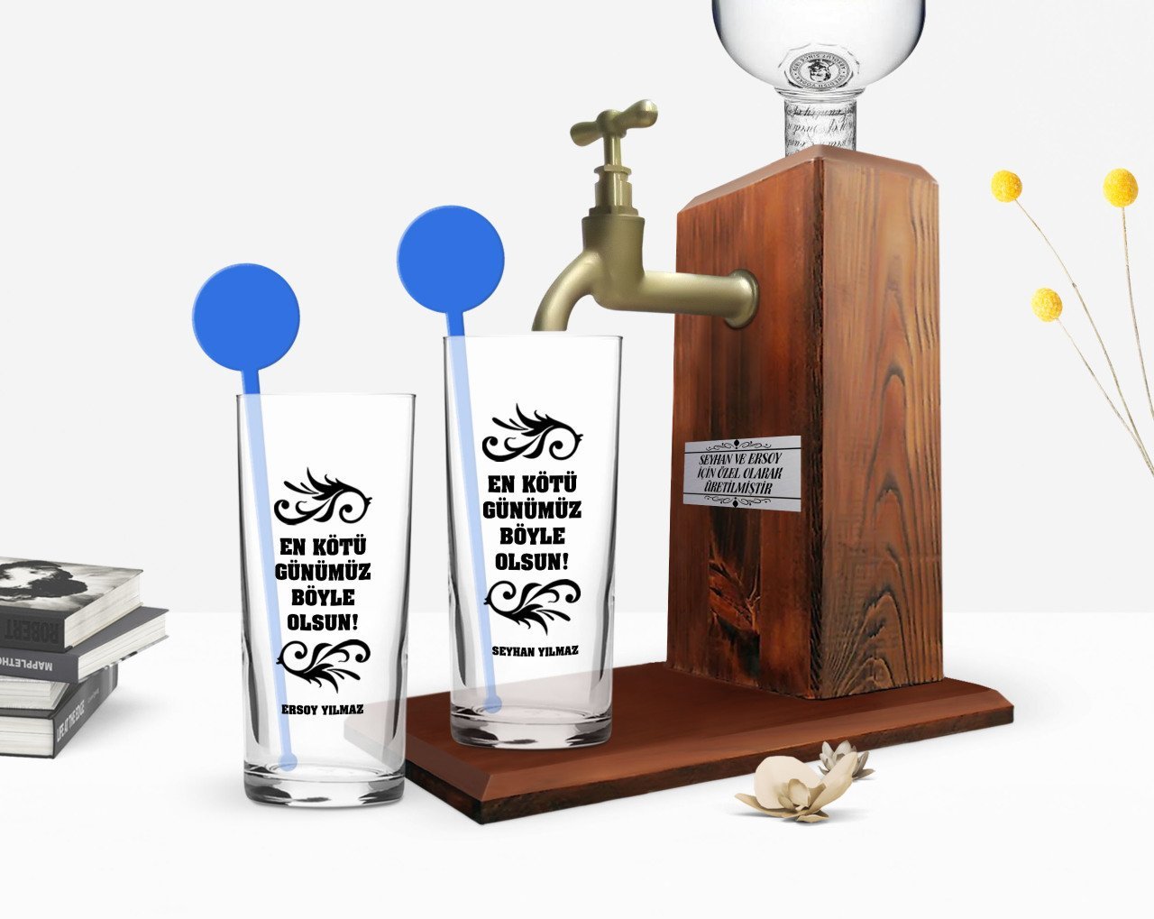 Kişiye Özel Renkli Baskılı En Kötü Günümüz Böyle Olsun Tasarımlı İkili Vodka Bardağı ve Ahşap Vodka Standı Hediye Seti-1