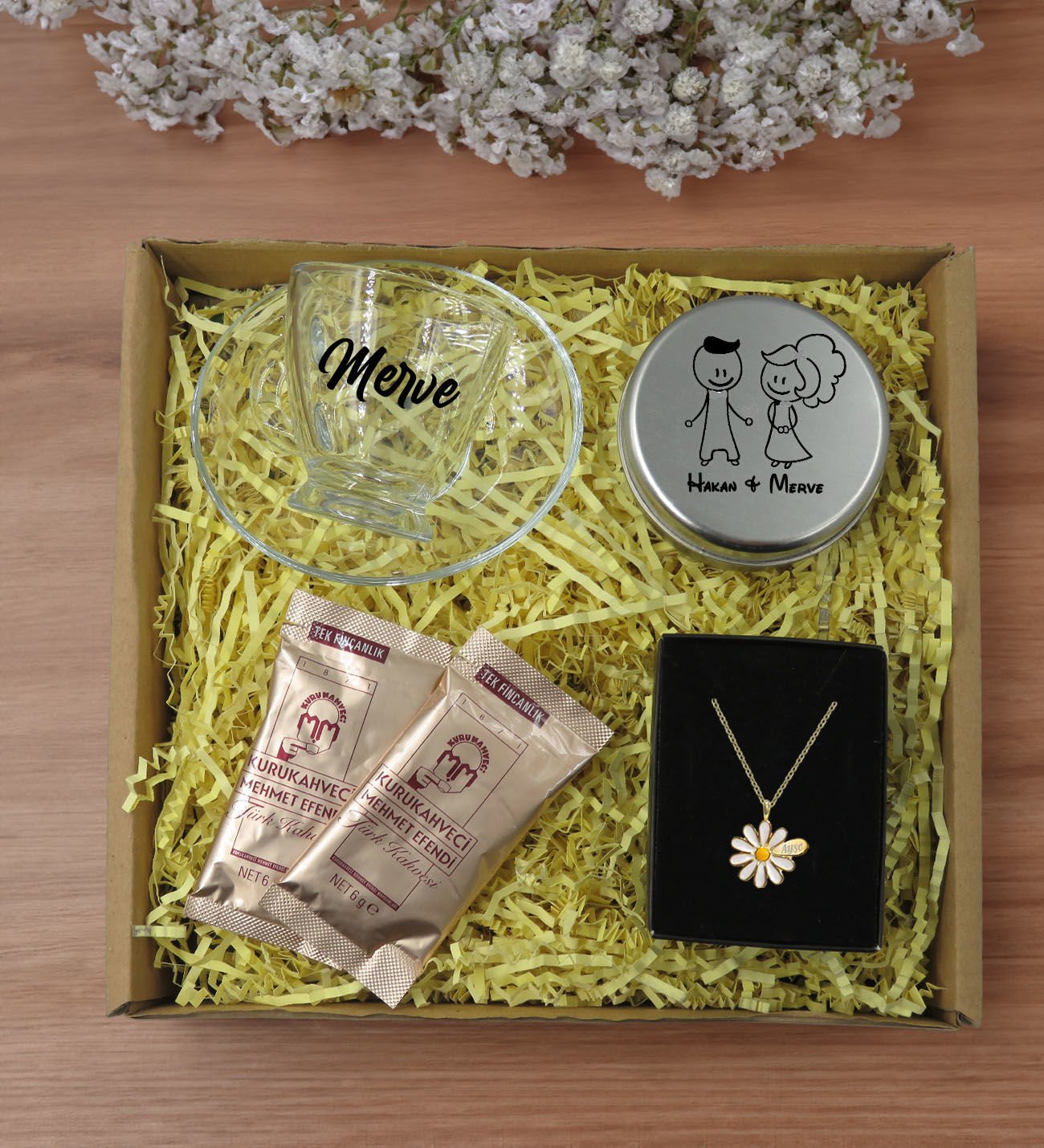 BK Gift Kişiye Özel İsimli DTF Cam Kahve Fincanı & Türk Kahvesi & Ahşap Fotoğraf Tutucu & Gümüş Metal Kutuda Kokulu Mum Hediye Seti-4, Sevgiliye Hediye, Yıl Dönümü Hediyesi