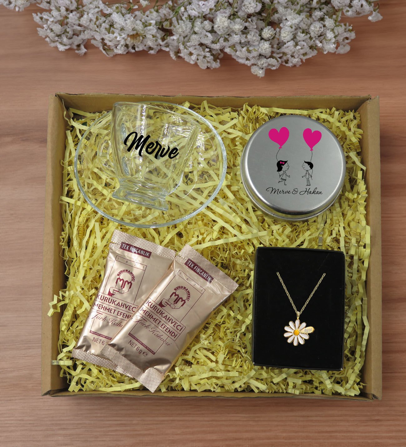 BK Gift Kişiye Özel İsimli DTF Cam Kahve Fincanı & Türk Kahvesi & Ahşap Fotoğraf Tutucu & Gümüş Metal Kutuda Kokulu Mum Hediye Seti-5, Sevgiliye Hediye, Yıl Dönümü Hediyesi