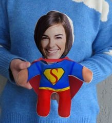 BK Gift Kişiye Özel Fotoğraflı Pelerinli Kadın Süper Kahraman Bebek Yastık
