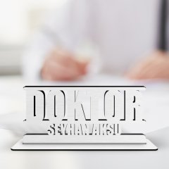 Kişiye Özel Mesleki Doktor Ahşap Masa İsimliği (Model A7)
