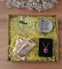 BK Gift Kişiye Özel İsimli DTF Cam Kahve Fincanı & Türk Kahvesi & Aşk Çiçeği Kalp Kolye & Gümüş Metal Kutuda Kokulu Mum Hediye Seti-4, Sevgiliye Hediye, Yıl Dönümü Hediyesi