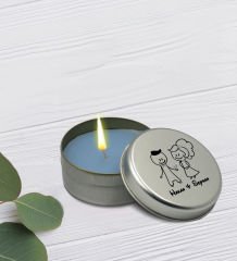 BK Gift Kişiye Özel İsimli DTF Cam Kahve Fincanı & Türk Kahvesi & Papatya Kolye & Gümüş Metal Kutuda Kokulu Mum Hediye Seti-4, Sevgiliye Hediye, Yıl Dönümü Hediyesi