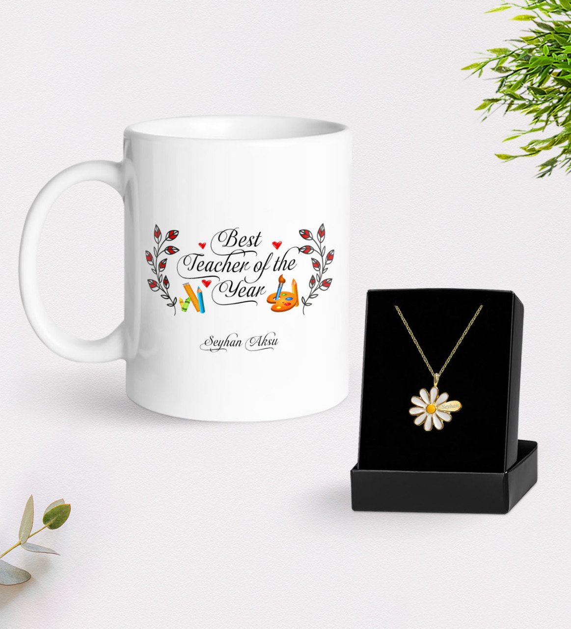 Kişiye Özel Yılın En İyi Öğretmeni Beyaz Kupa ve Papatya Kolye Hediye Seti-1