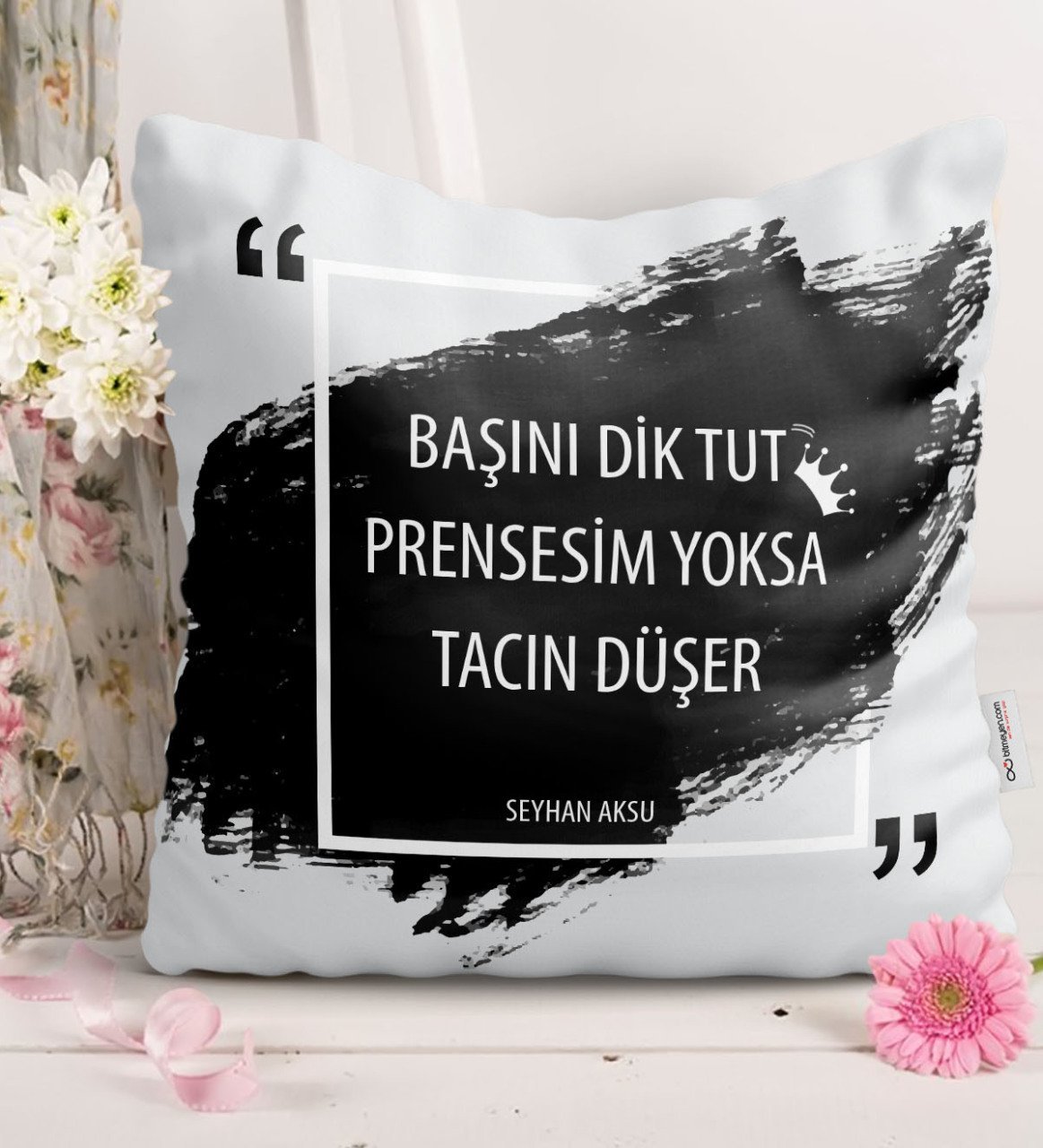 Kişiye Özel Başını Dik Tut Prensesim Yoksa Tacın Düşer Saten Yastık
