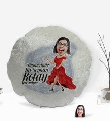 Kişiye Özel İsimli Kadın Nihayetinde Karikatürlü Yuvarlak Dekoratif Kırlent Yastık-1