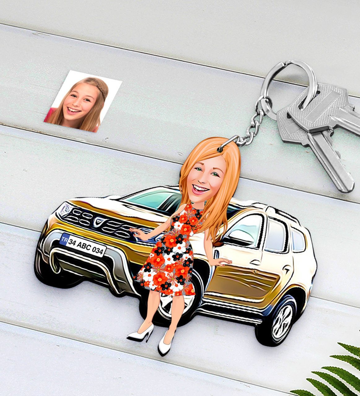 Kişiye Özel Bayan Dacia Duster Figürlü Plakalı Ahşap Karikatür Anahtarlık-1