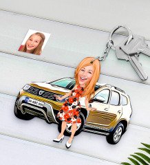 Kişiye Özel Bayan Dacia Duster Figürlü Plakalı Ahşap Karikatür Anahtarlık-1