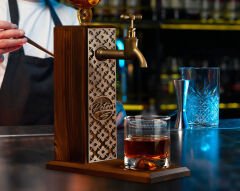 BK Gift Kişiye Özel Kabartma İsimli Musluklu Ahşap İçki Standı, Viski Çeşmesi, Doğum Günü Hediyesi, Ev Hediyesi, İçecek Dispenseri-48