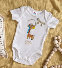 BK Kids Kişiye Özel İsimli Beyaz Bebek Body Zıbın Erkek Bebek Künyesi ve İğnesi Hediye Seti-17