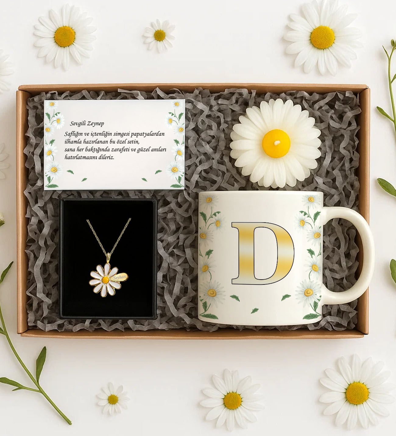 BK Gift Kişiye Özel Papatya Temalı Hediye Seti-1 | Kolye, Mum, Beyaz Kupa, Not Kartı ve Özel Kutulu Sevgiliye Hediye, Arkadaşa Hediye